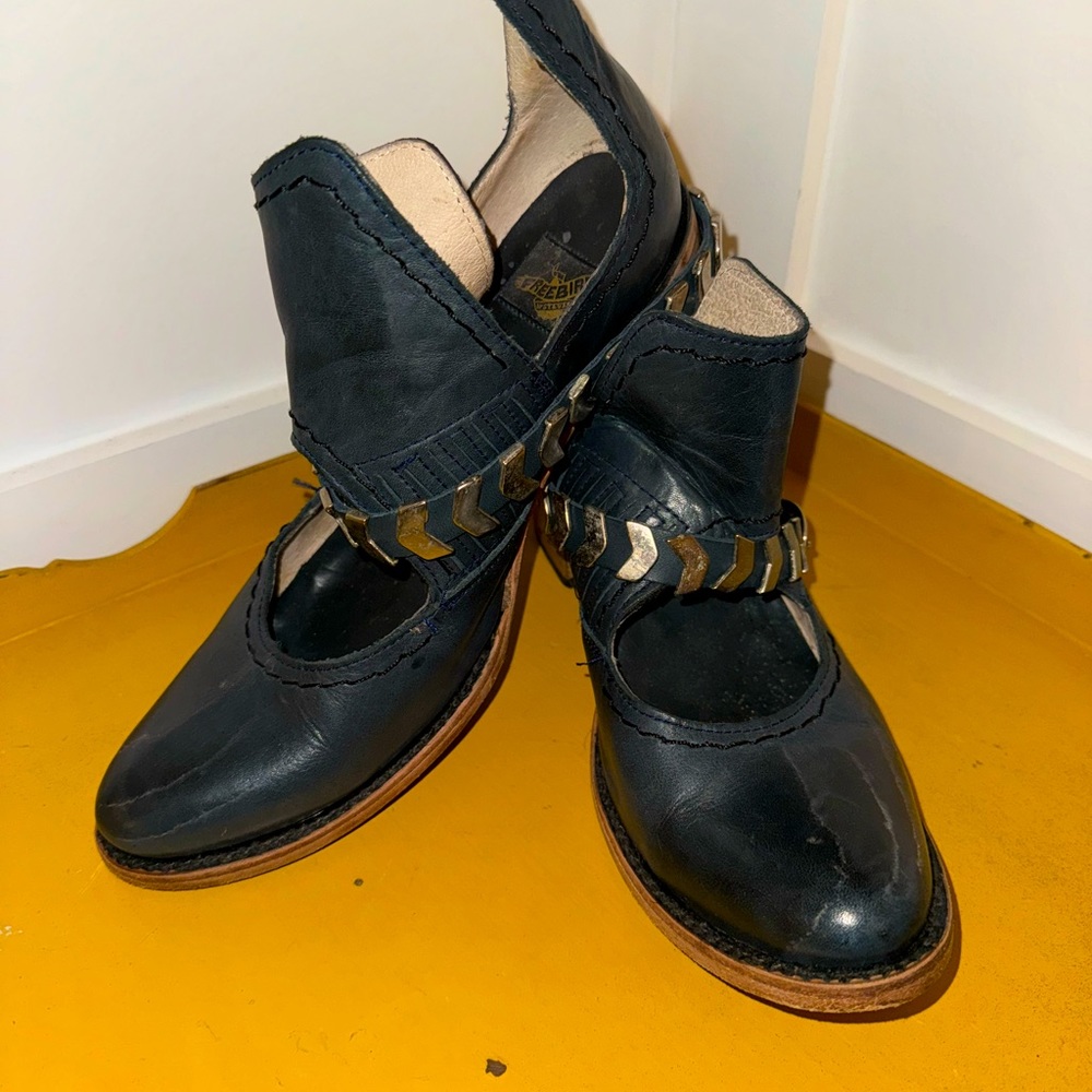 Freebird by Steven/ Blade ankle boot Navy